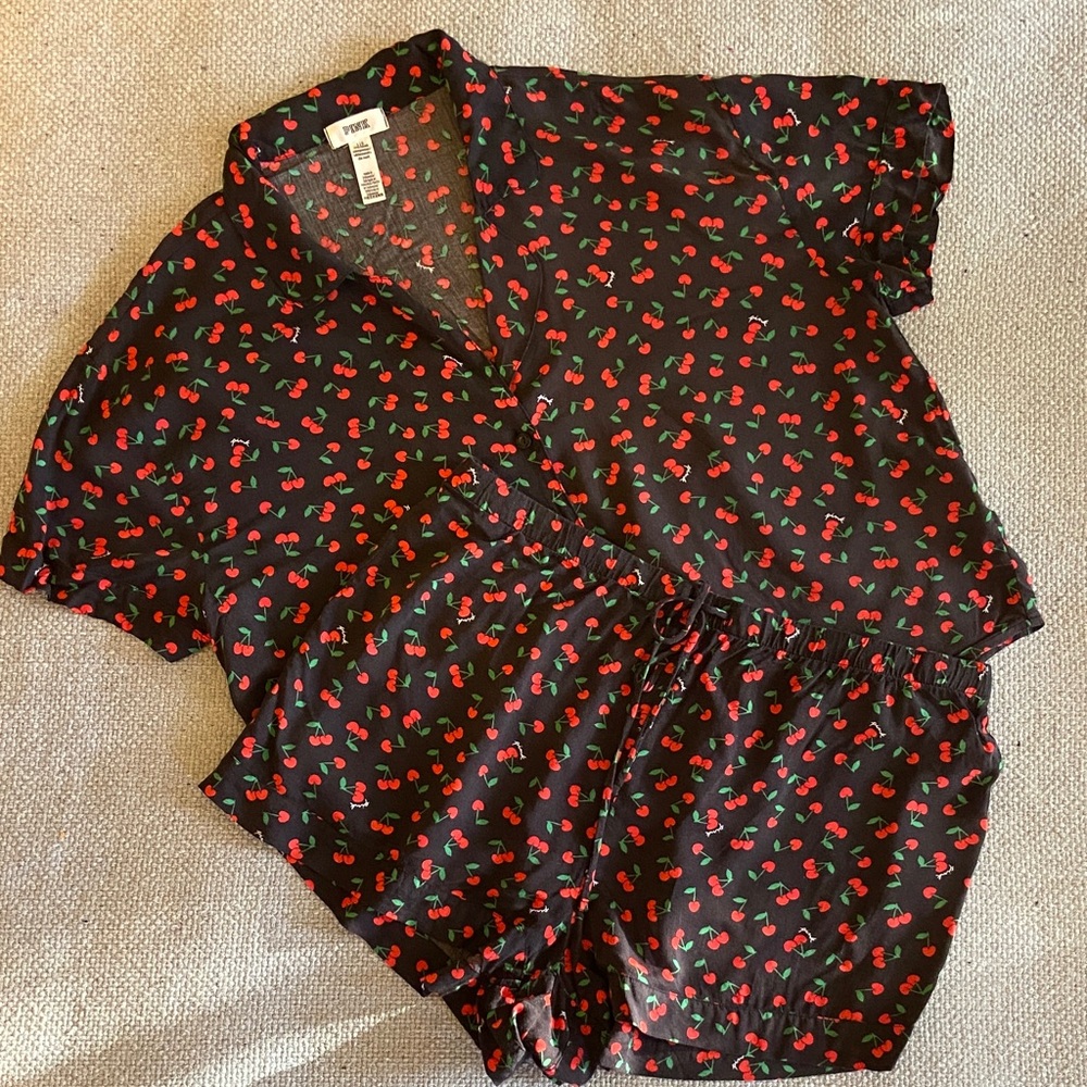PINK Victoria's Secret Black Cherry Pajama Set Size Large Pre-Owned